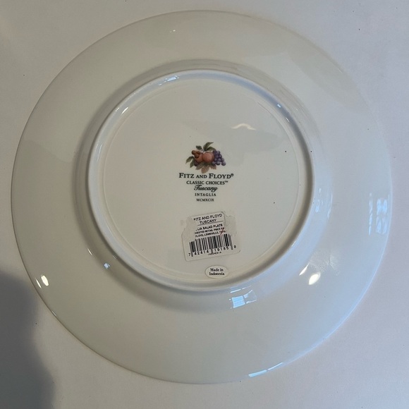 Fitz and Floyd Classic ChoicesTuscany Intaglia Salad/ Dessert Plates. Set of 4 - Picture 6 of 8